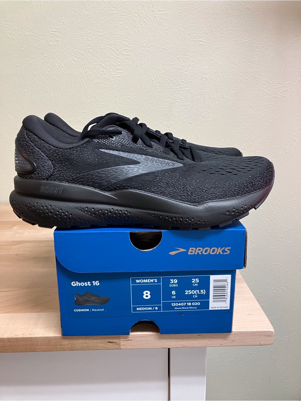 Brooks Women's Ghost 16 Sneakers - Black
